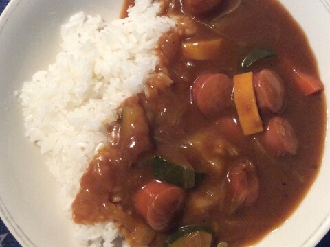 子供喜ぶウインナー入り♪ズッキーニのカレー